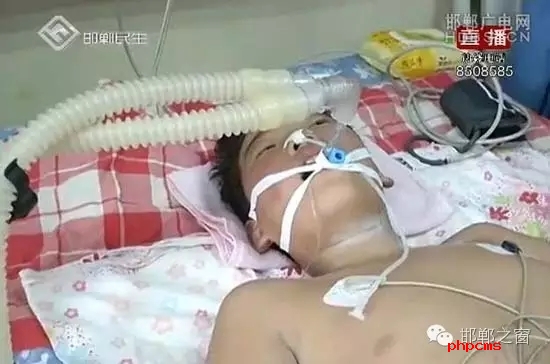 劉少攀今年12歲，魏縣人，得了格林巴利綜合征，在邯鄲市第一醫(yī)院兒科急診救治，每天需要一萬(wàn)多的費(fèi)用，這對(duì)一個(gè)年收入不到兩萬(wàn)元，而且還要撫養(yǎng)三個(gè)孩子的家庭來(lái)說(shuō)，實(shí)在負(fù)擔(dān)不起，目前小少攀還沒(méi)有脫離危險(xiǎn)期，生命垂危，希望有愛(ài)心人士能幫幫他，小少攀父親的電話(huà):15231093608