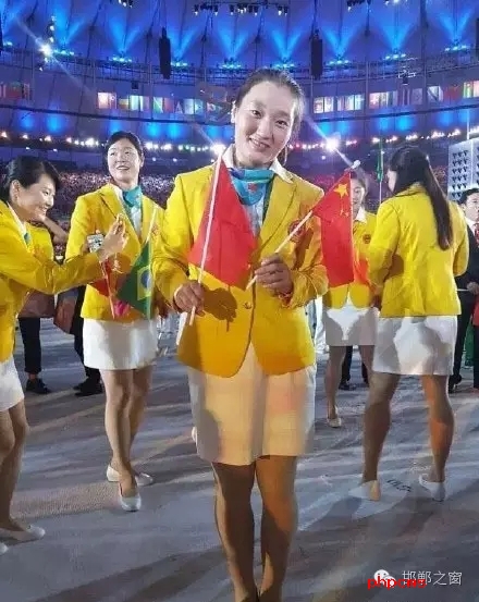 每屆的奧運(yùn)會(huì)都是世界億萬(wàn)人關(guān)注的焦點(diǎn)，讓我們感到欣喜的是，這屆奧運(yùn)會(huì)上有兩名咱邯鄲籍運(yùn)動(dòng)員，她們是代表國(guó)家女子柔道隊(duì)出征的周超和代表國(guó)家田徑隊(duì)出征的華紹青。其中，29歲的周超將在8月10日21時(shí)參加女子柔道(70公斤級(jí))項(xiàng)目。