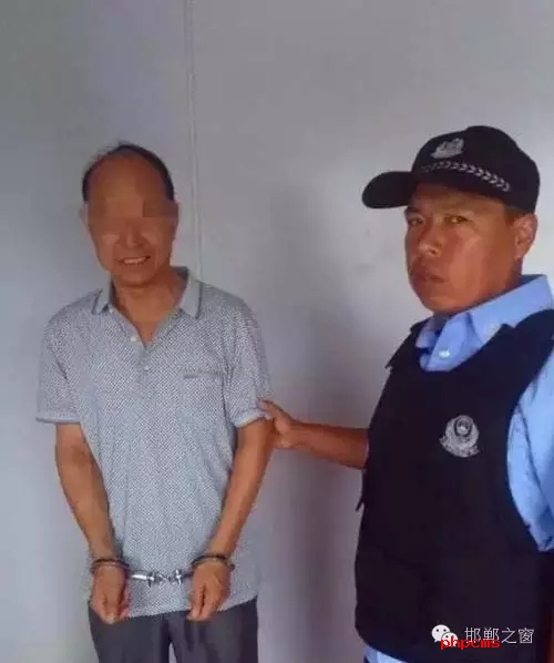 8月9日6時(shí)許，邯鄲大名鋪上高速口檢查站執(zhí)勤民警對(duì)一輛白色捷達(dá)車進(jìn)行安檢時(shí)，車上一名男乘客自稱忘帶身份證，民警遂讓該男子提供其身份證號(hào)。經(jīng)核查，該男子為許某良，系涉嫌保險(xiǎn)詐騙網(wǎng)上逃犯。該許于5月31日，騙取國(guó)家養(yǎng)老保險(xiǎn)金12萬(wàn)余元，被魏縣公安局網(wǎng)上追逃。