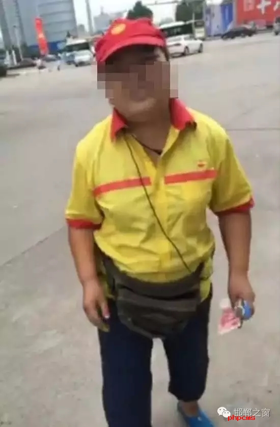 8月11日，一則內(nèi)容為“邯鄲一加油站‘缺斤短兩’”的視頻引起社會(huì)廣泛關(guān)注。記者從涉事的聯(lián)潤(rùn)美迪加油站證實(shí)確有此“糾紛”，對(duì)此，轄區(qū)復(fù)興公安勝利橋派出所已介入調(diào)查，同時(shí)，復(fù)興區(qū)市場(chǎng)監(jiān)督局回應(yīng)已封存涉事加油機(jī)，將對(duì)其進(jìn)行計(jì)量檢定。