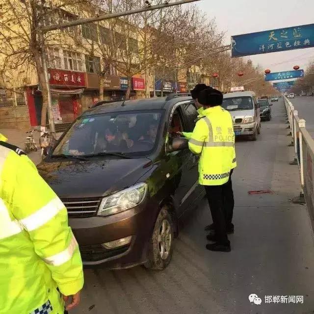 我市交警為營造安全、有序的道路交通環(huán)境，自2月26日0時(shí)起，啟動(dòng)了106國道李茂堤警務(wù)站、107國道漳河警務(wù)站、309國道椿樹嶺警務(wù)站、213省道索堡警務(wù)站、212省道柳園警務(wù)站、青蘭高速邯鄲東口警務(wù)站、青蘭高速邯鄲西口警務(wù)站、京港澳高速邯鄲南口警務(wù)站、京港澳高速邯鄲北口警務(wù)站。